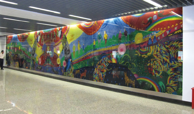 明故宮駅の壁画